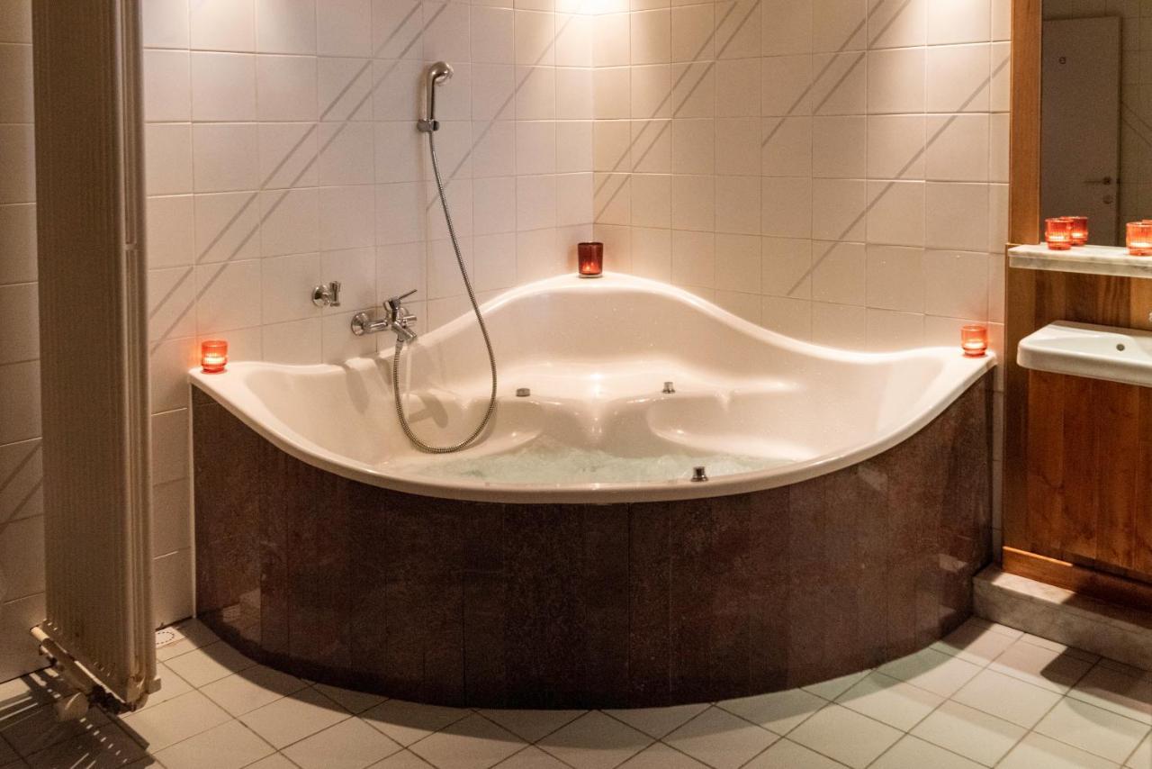 Beautyd Red Room Centrum Gullegem Wevelgem Exterior photo